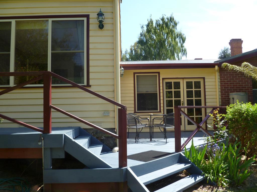 Donalea Bed And Breakfast & Riverview Apartment Castle Forbes Bay Exterior photo