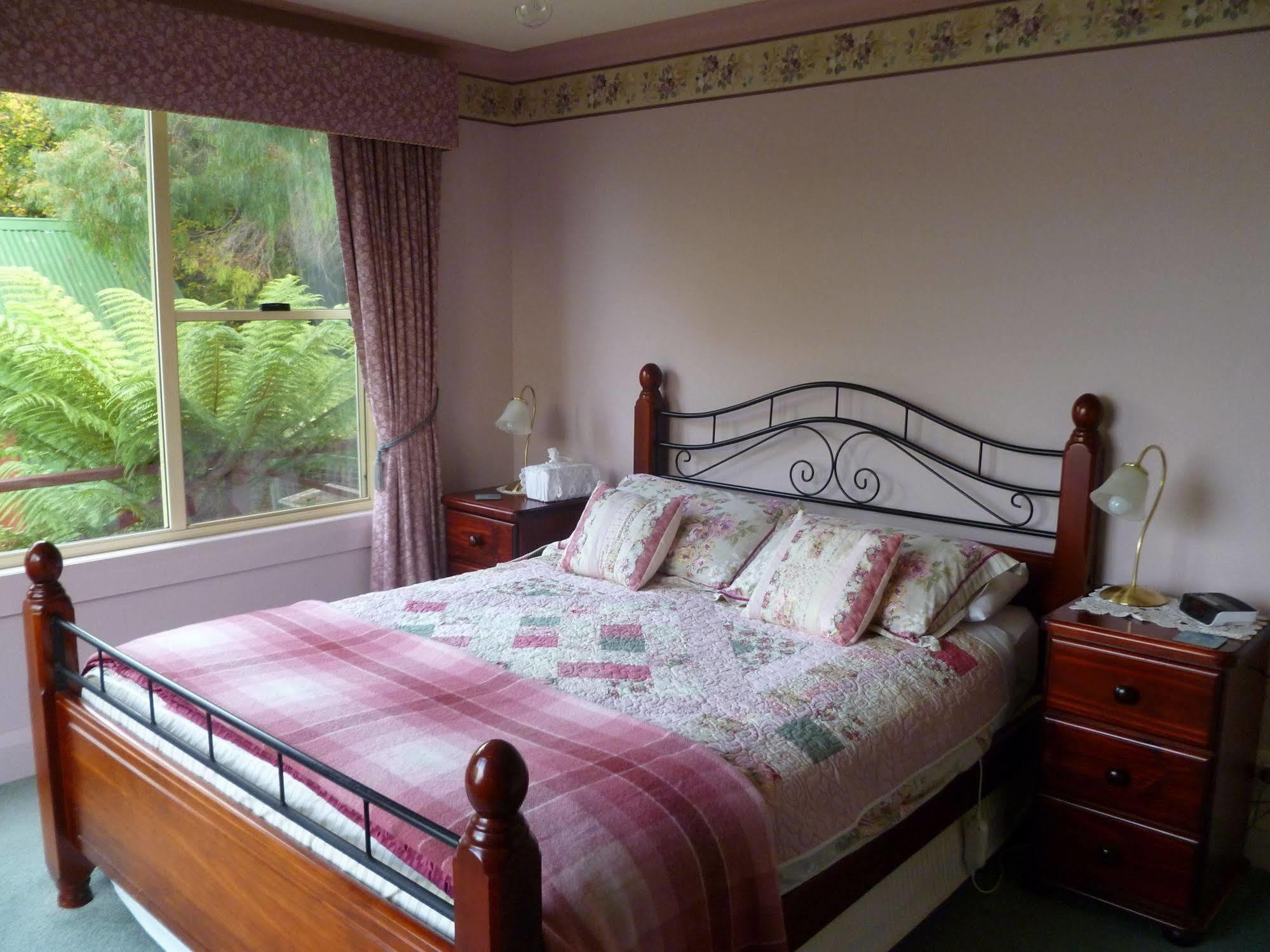 Donalea Bed And Breakfast & Riverview Apartment Castle Forbes Bay Exterior photo